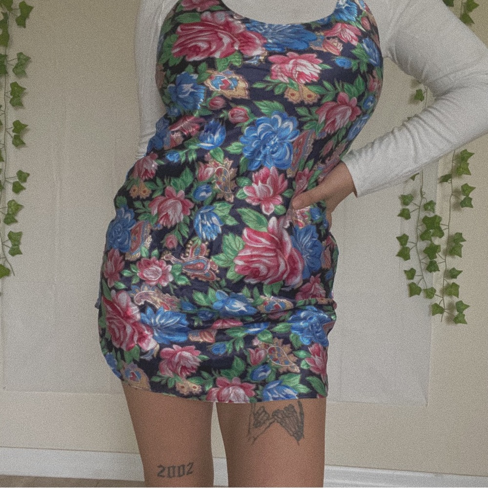 CIRCA 2000 vintage & fun floral y2k slip dress!